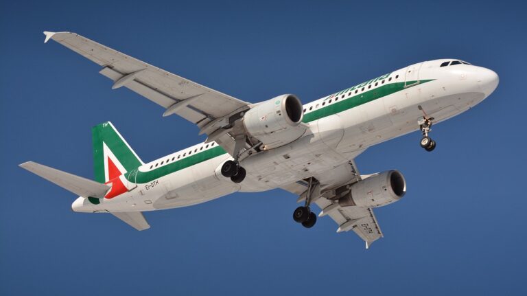 Scopri di più sull'articolo L’AVVOCATO GIORDANO BATTE ALITALIA